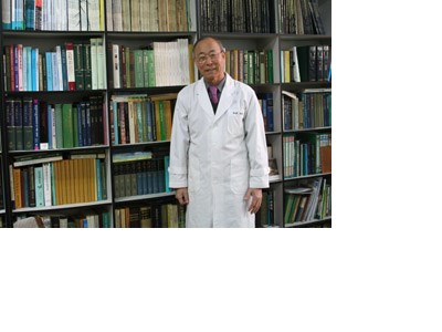 Prof. Kim Kyu-chin Donated 10,000 Books